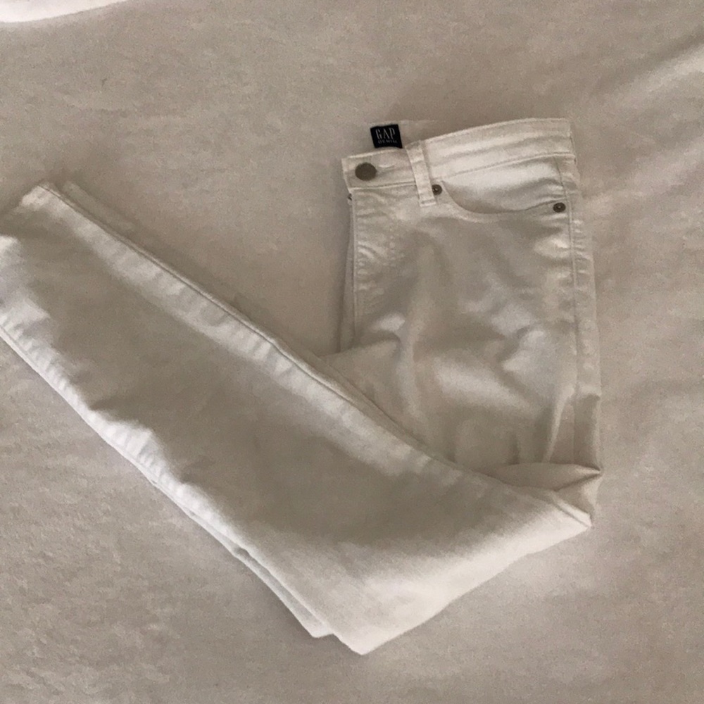 White denim jeans